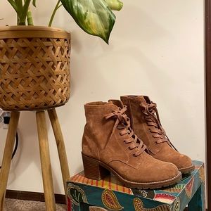 Bjorndal Laced Ankle Booties